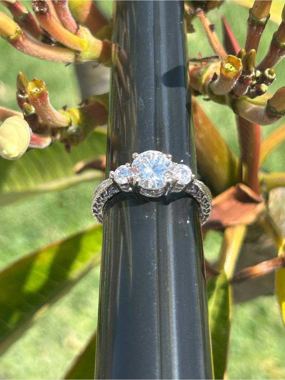 White Gold Three-Stone Engagement Ring. The band is hand-engraved see pictures. - Picture 2 of 7